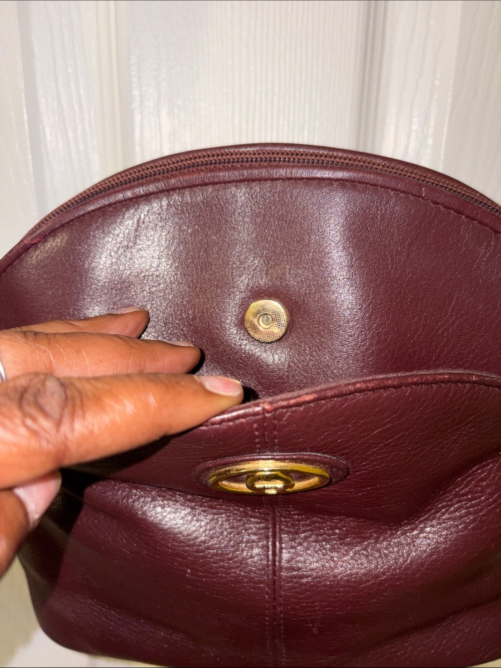 Etienne Aigner Maroon Leather Crossbody with Gold Emblem - Picture 3 of 10